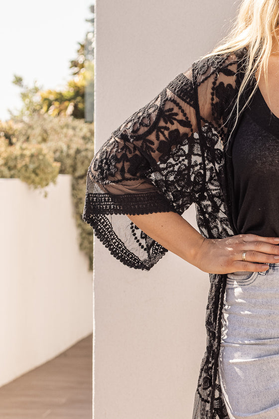 This throw over Kimono is a must have for summer. Featuring a cotton blend with a floral detailing and an open front. Perfect for any occasion, beach or brunch. Available from www.arlowboutique.com.au