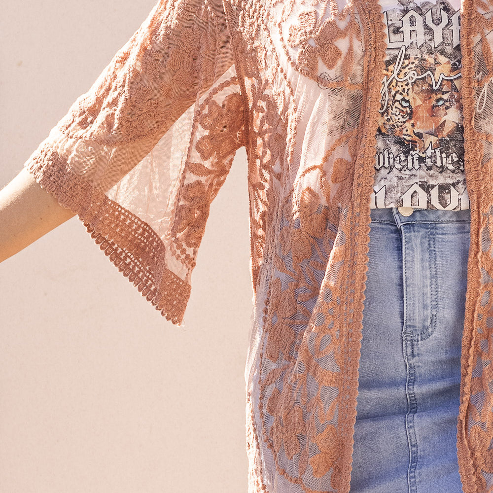 
                      
                        This throw over Kimono is a must have for summer. Featuring a cotton blend with a floral detailing and an open front. Perfect for any occasion, beach or brunch. Available from www.arlowboutique.com.au
                      
                    