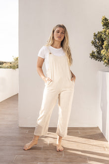  We're loving the easy fit of our Lauretta overalls. Features a loose shape, button front straps with side pockets. A great shape for women wanting something for those relaxing days. Available from arlowboutique.com.au
