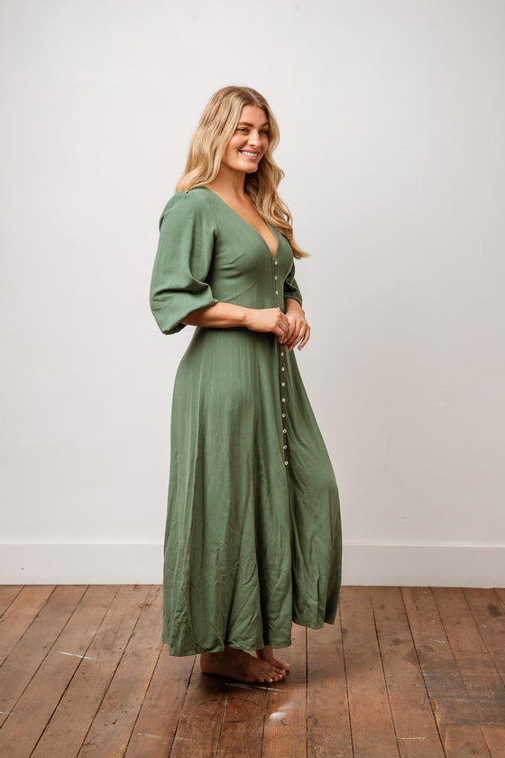 We're loving our Jamena Dress, featuring a button front and tie to back to give you a flattering shape, v-neckline and sleeves with elastic. A great shape for women wanting something a little floaty. Available from arlowboutique.com.au