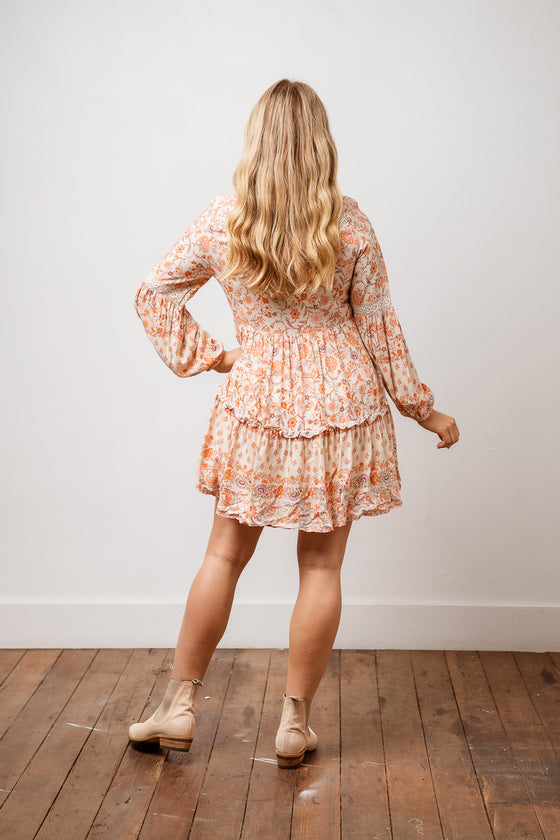  Easy, breezy, the Milarose Dress is a boho dream. Features include a vintage floral border print, crochet trim detailing, button front and blousy sleeves. We've styled this with our Keaton Hat for a gorgeous weekend getaway look. Available from www.arlowboutique.com.au