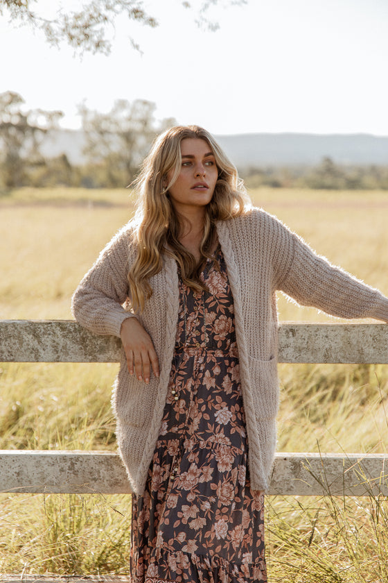 The Piper knit is a soft & cosy easy to wear Cardigan. Featuring an open front with pockets and cable detailing. Wear back with a pair of your favourite skinny jeans. Available from arlowboutique.com.au