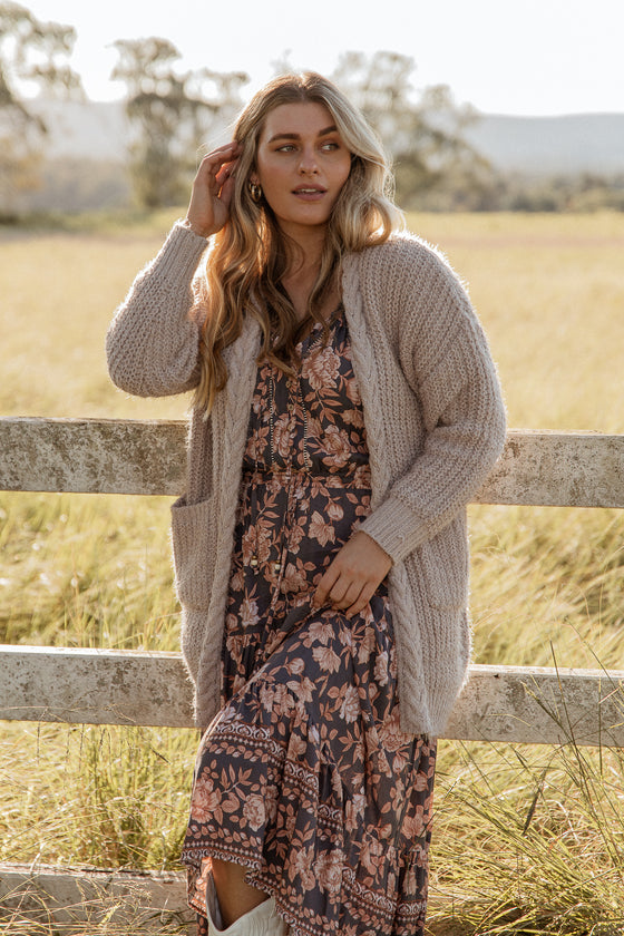 The Piper knit is a soft & cosy easy to wear Cardigan. Featuring an open front with pockets and cable detailing. Wear back with a pair of your favourite skinny jeans. Available from arlowboutique.com.au