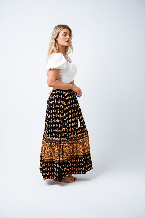 We're in love with the Maverick Top! A sweet cropped top, with ruched balconette style bodice, short puff sleeves and a flat waistband that ties at the back. Easy to style, you can pair this with any skirt & looks incredible with your favourite high waist jeans. Available from www.arlowboutique.com