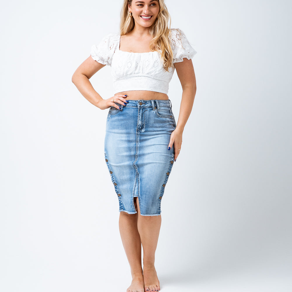 
                      
                        We're in love with the Imogen Top! A sweet cropped top, with ruched balconette style bodice, short puff sleeves and a flat waistband that ties at the back. Easy to style, you can pair this with any skirt & looks incredible with your favourite high waist jeans. Available from www.arlowboutique.com
                      
                    