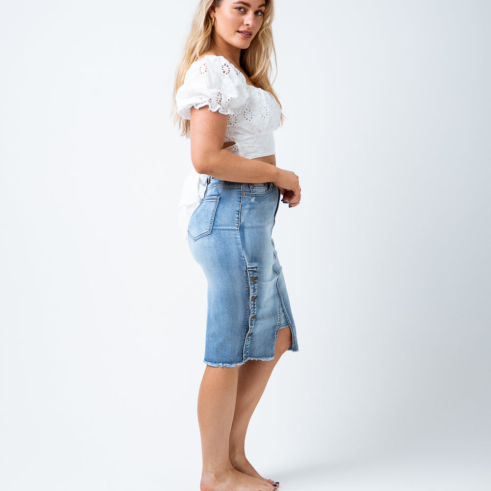 
                      
                        We're in love with the Imogen Top! A sweet cropped top, with ruched balconette style bodice, short puff sleeves and a flat waistband that ties at the back. Easy to style, you can pair this with any skirt & looks incredible with your favourite high waist jeans. Available from www.arlowboutique.com
                      
                    