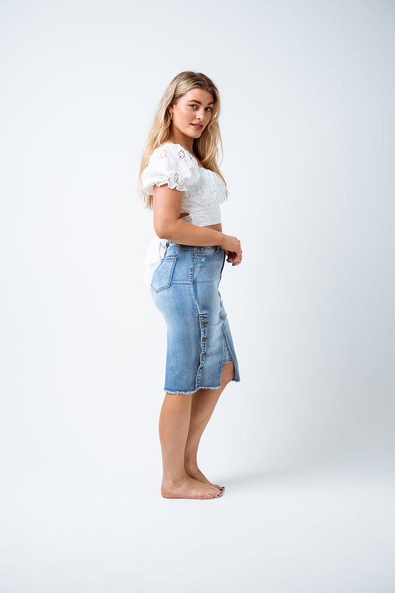 We're in love with the Imogen Top! A sweet cropped top, with ruched balconette style bodice, short puff sleeves and a flat waistband that ties at the back. Easy to style, you can pair this with any skirt & looks incredible with your favourite high waist jeans. Available from www.arlowboutique.com