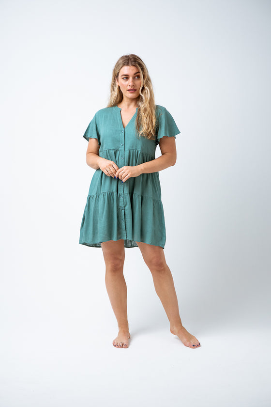 The Alice Dress is a summer favourite! a loose relaxed fit, what's not to love. Featuring a linen blend, button up front with floaty cap sleeves. The perfect shape to take you from the beach to brunch. Available from www.arlowboutique.com.au