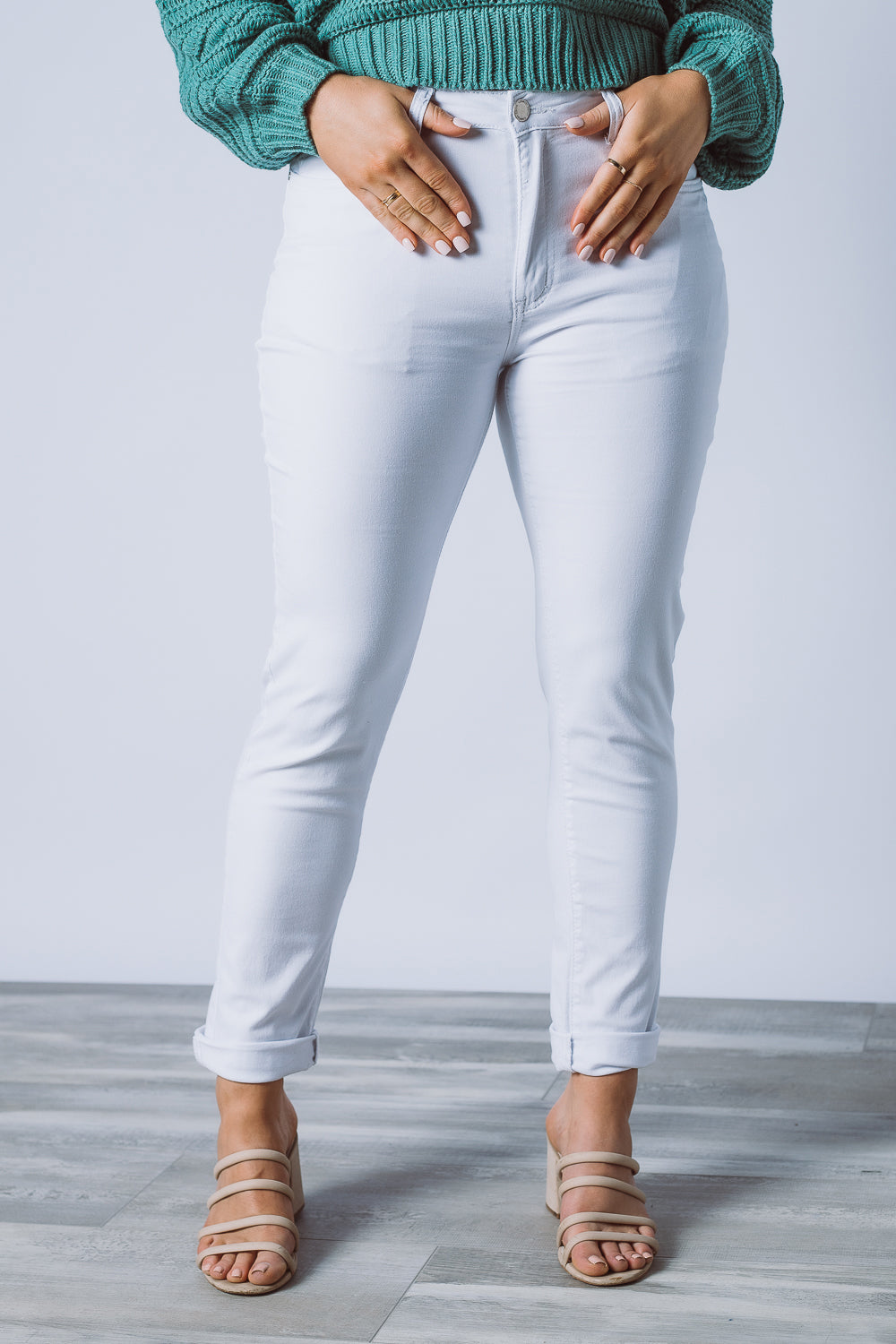 The Aliza Jeans comes in White and is made out of a super stretch denim. Features include a relaxed fit, mid rise waist, zip fly closure and beltloops. Wear yours with a basic tee, blazer and boots for an effortlessly cool vibe. Available from arlowboutique.com.au