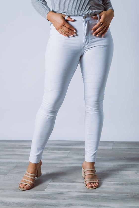 A must-have in every wardrobe, white stretchy skinny leg denim jeans. Pair them with some sneakers and a tee for a casual day or dress them up with heels for a night out. Available from arlowboutique.com.au