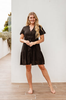  The Alice Dress is a summer favourite! a loose relaxed fit, what's not to love. Featuring a linen blend, button up front with floaty cap sleeves. The perfect shape to take you from the beach to brunch. Available from www.arlowboutique.com.au