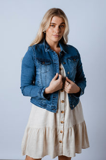  A go-to style your wardrobe is calling for! The Brea Denim Jacket is the ultimate trans-seasonal piece, cropped stretch denim, button through front, perfect for layering. Available from arlowboutique.com.au